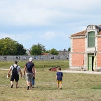 Deux expositions : « À bicyclette », « Les douze travaux de Brouage » et un jeu « Barouf ! »