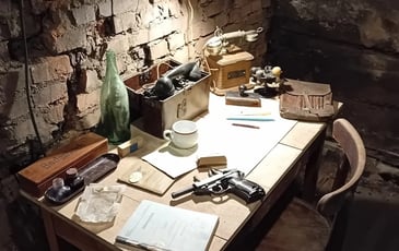 Découverte d'un poste de commandement de la marine allemande pendant la poche de Royan