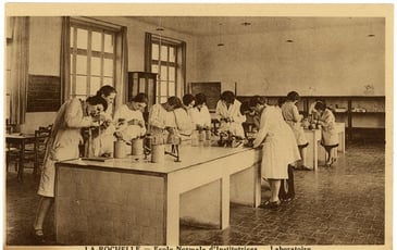Enseigner au féminin : Histoire de l'école normale d'institutrices de La Rochelle