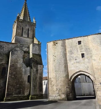 Visite commentée : patrimoine médiéval de Pont l'Abbé d'Arnoult