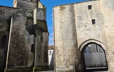 Visite commentée : patrimoine médiéval de Pont l'Abbé d'Arnoult