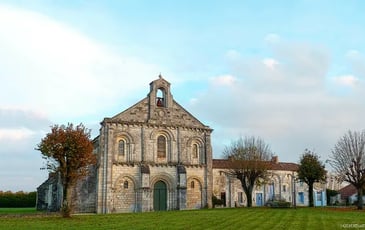 Visite commentée d'un prieuré roman saintongeais