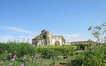 Visite libre de l'abbaye de Trizay
