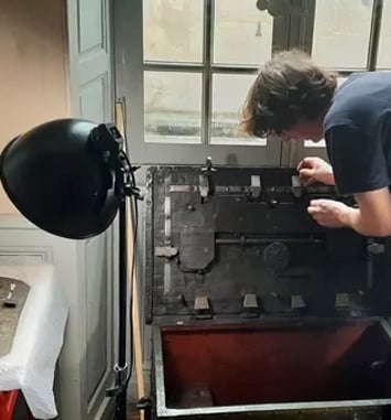 Rencontre avec Rémy Geindreau : "Restauration du coffre de marine et du vélocipède"